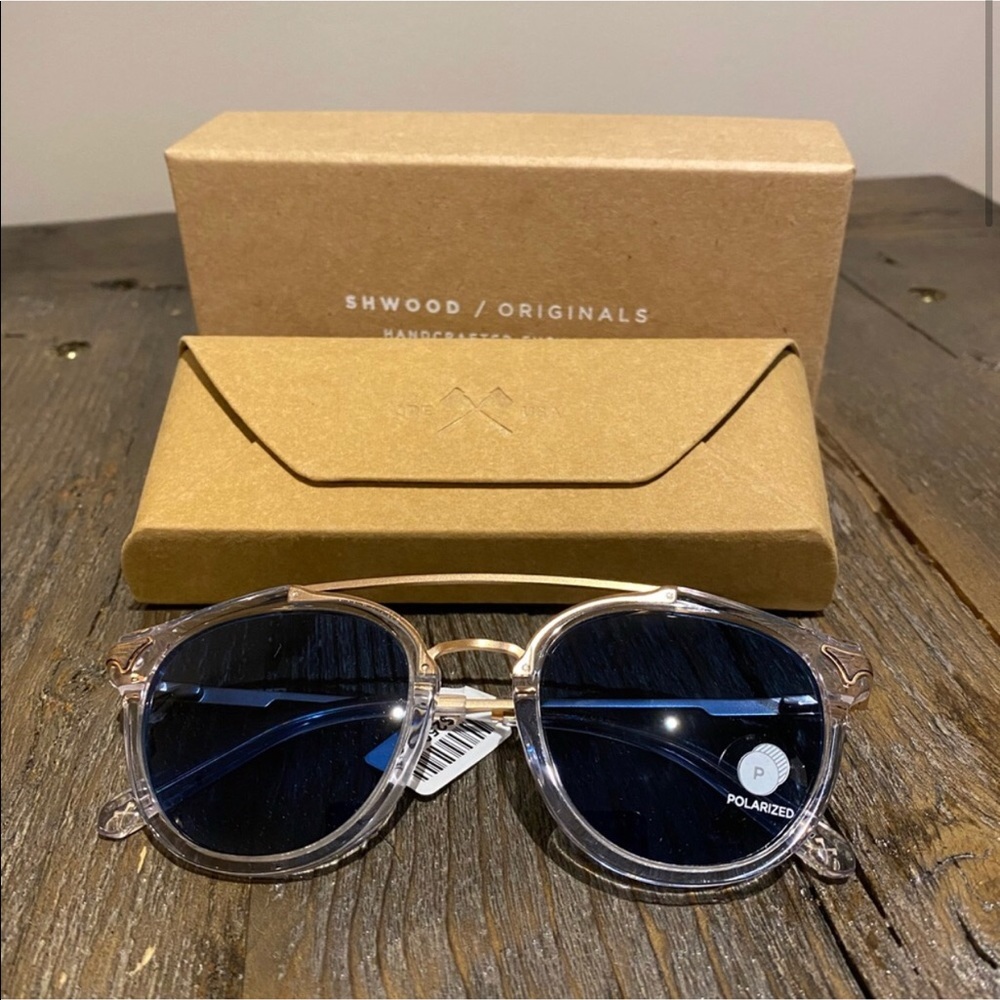 Round Clear Frame Sunglasses - Picture 3 of 6